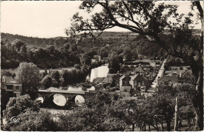 Carte postale ancienne Pont-d'Ouilly Vue Generale à Pont-d'Ouilly