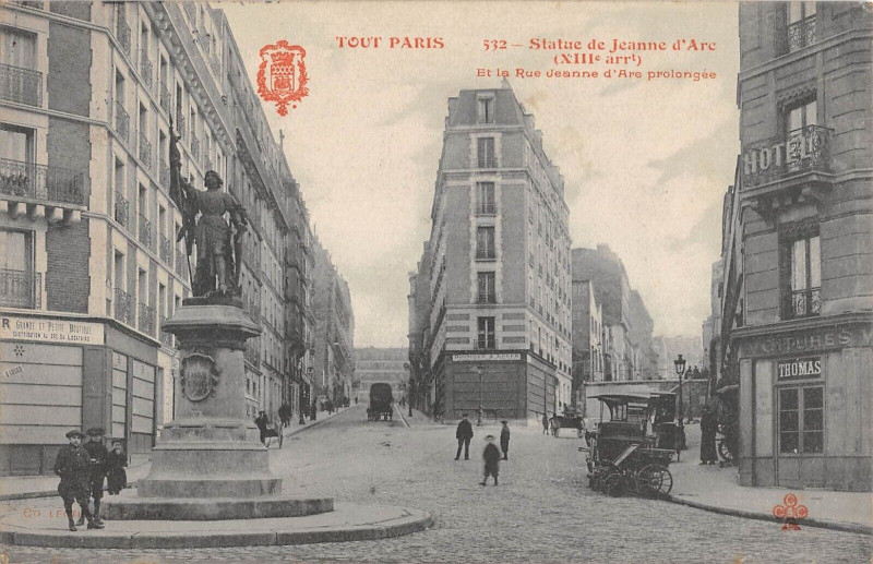 Carte postale ancienne Statue de Jeanne d'Arc et la Rue Jeanne d'Arc prolongée à Paris 5e