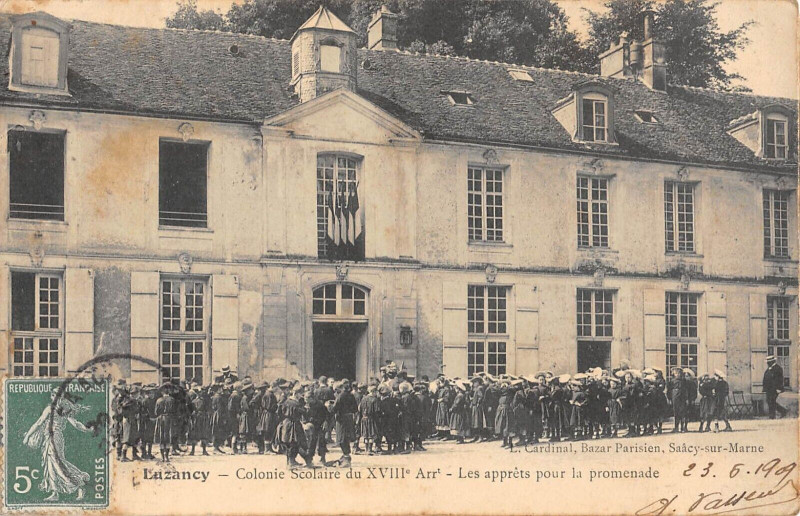 Carte postale ancienne Luzancy Colonie Scolaire Du 18e arrt Les Apprets Pour La Promenade à Luzancy