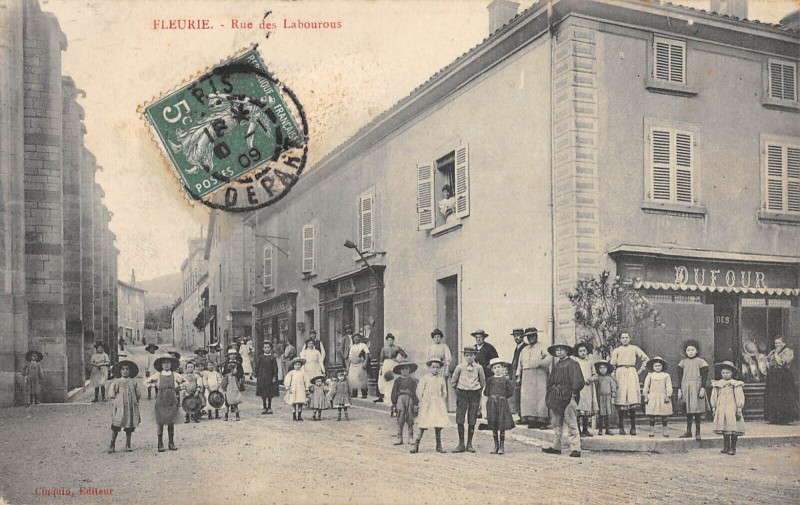 Carte postale ancienne Fleurie Rue Des Labourous - Commerces à Fleurie