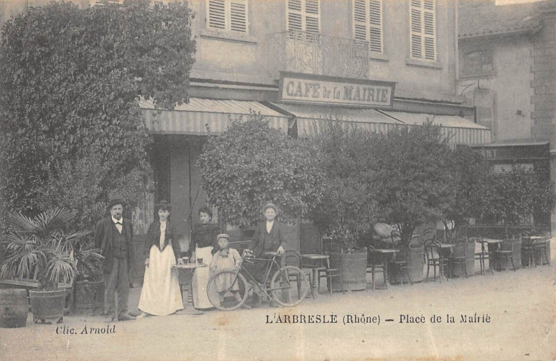 Carte postale ancienne L'Arbresle Place De La Mairie - Cafe De La Mairie rare à L'Arbresle