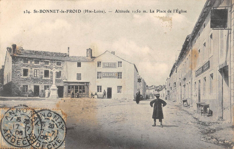 Carte postale ancienne Saint Bonnet De Tence La Place De L'Eglise à Tence