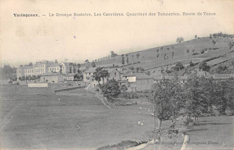 Carte postale ancienne Yssingeaux Le Groupe Scolaire Les Carrieres Quarters Des Tanneries Route à Yssingeaux