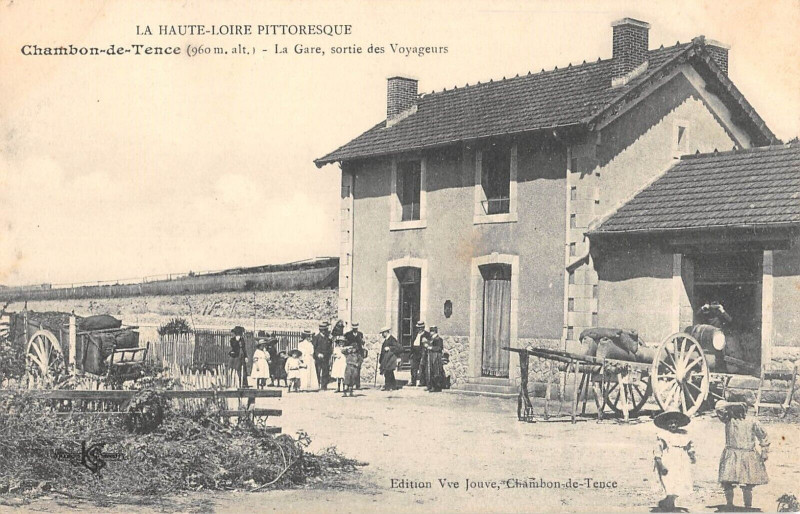 Carte postale ancienne Chambon De Tence La Gare Sortie Des Voyageurs à Tence
