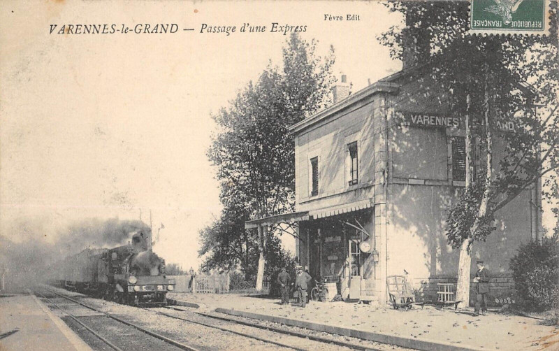 Carte postale ancienne Varennes Le Grand Passage D'Un Express - Train Gare à Varennes-le-Grand