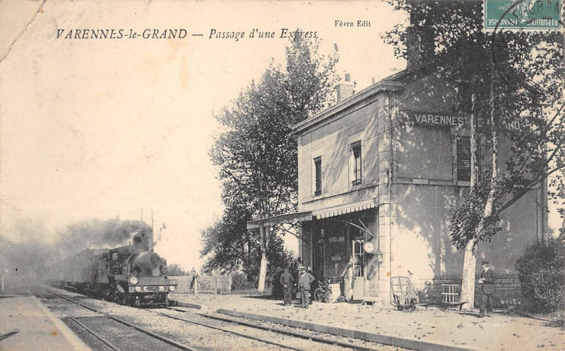 Carte postale ancienne Varennes Le Grand Passage D'Un Express - Train Gare à Varennes-le-Grand