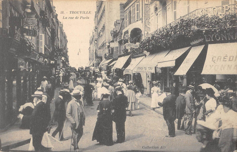 Carte postale ancienne Trouville La Rue De Paris