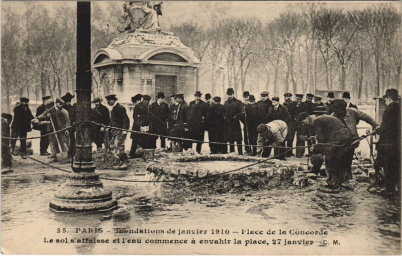 Carte postale ancienne Inondations 1910 Paris Place de la Concorde
