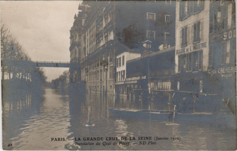 Carte postale ancienne Inondations 1910 Paris Quai de Passy