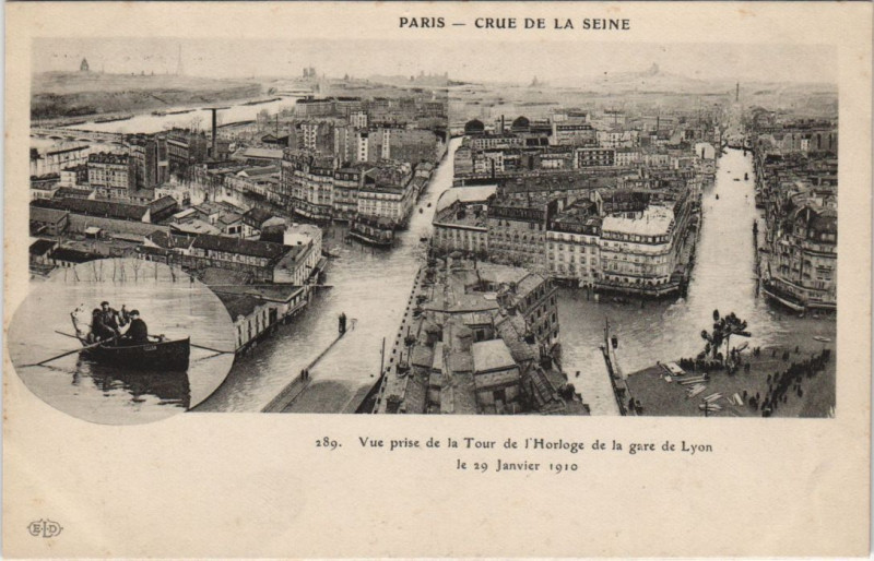 Carte postale ancienne Crue de la Seine - Vue prise de la Tour de l'Horloge de la gare de Lyon - le 29 Janvier 1910 à Paris 12e