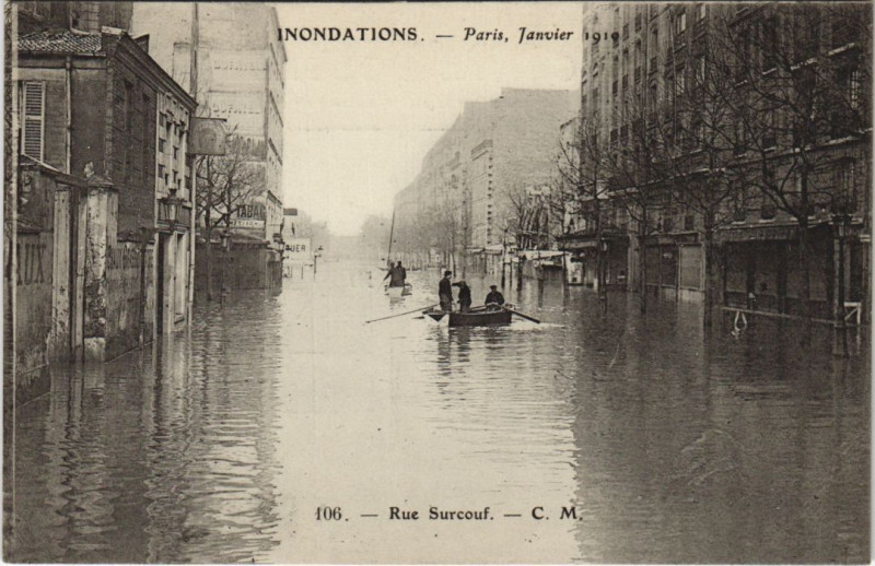 Carte postale ancienne Inondations 1910 Paris Rue Surcouf