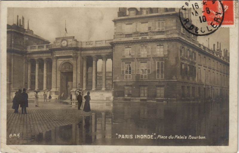 Carte postale ancienne Inondations 1910 Paris Place du Palais Bourbon