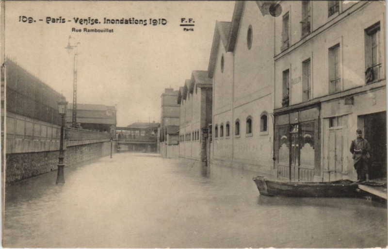 Carte postale ancienne Inondations 1910 Paris Rue Rambouillet