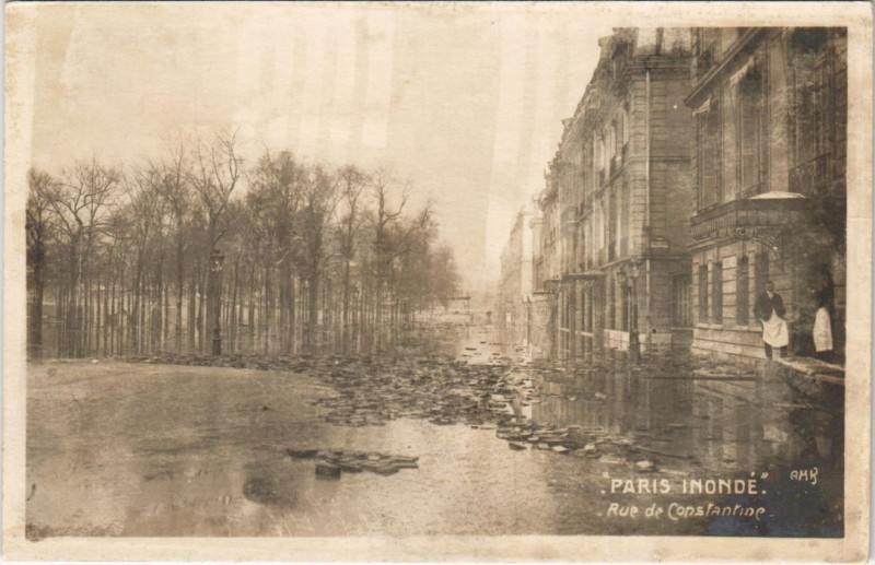 Carte postale ancienne Inondations 1910 Paris Rue de Constantine