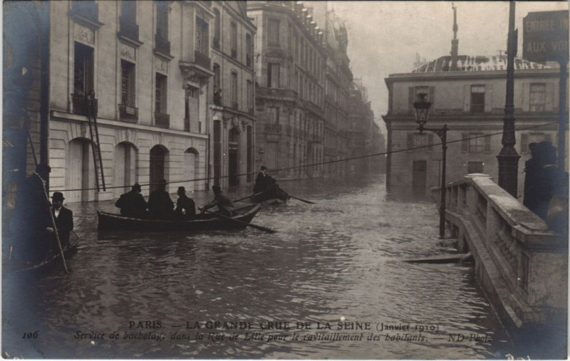 Carte postale ancienne Inondations 1910 Paris Rue de Lille