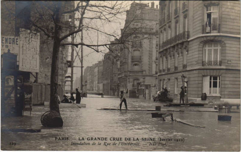 Carte postale ancienne Inondations 1910 Paris Rue de l'universite