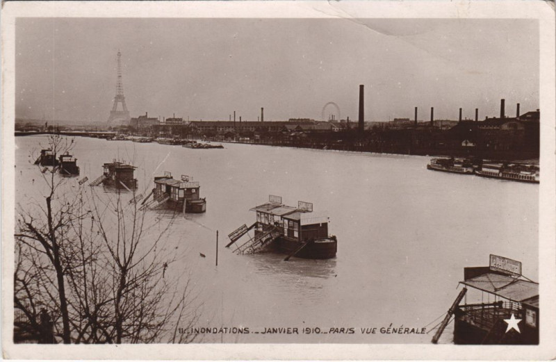 Carte postale ancienne Inondations 1910 Paris vue generale