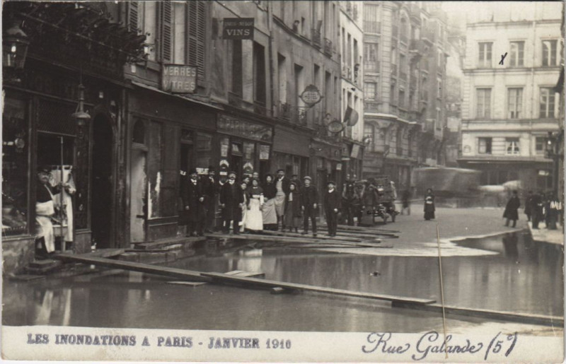 Carte postale ancienne Inondations 1910 Paris Rue Galande