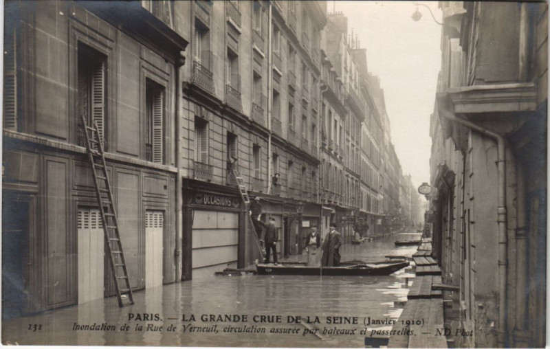 Carte postale ancienne Inondations 1910 Paris Rue de Verneuil