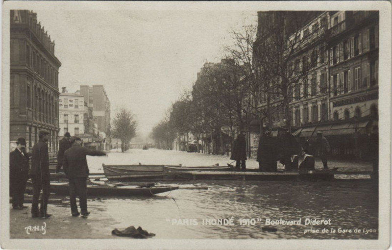 Carte postale ancienne Paris Inondé 1910 - Boulevard Diderot à Paris 12e