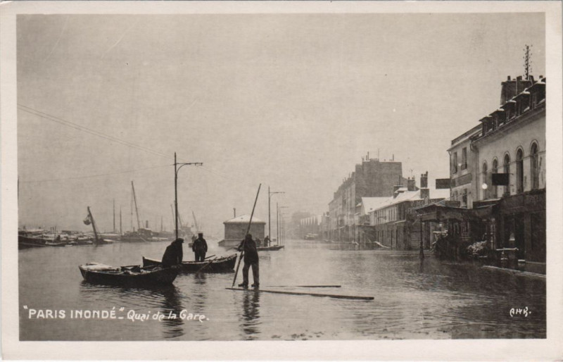 Carte postale ancienne Paris inondé - Quai de la Gare à Paris 13e