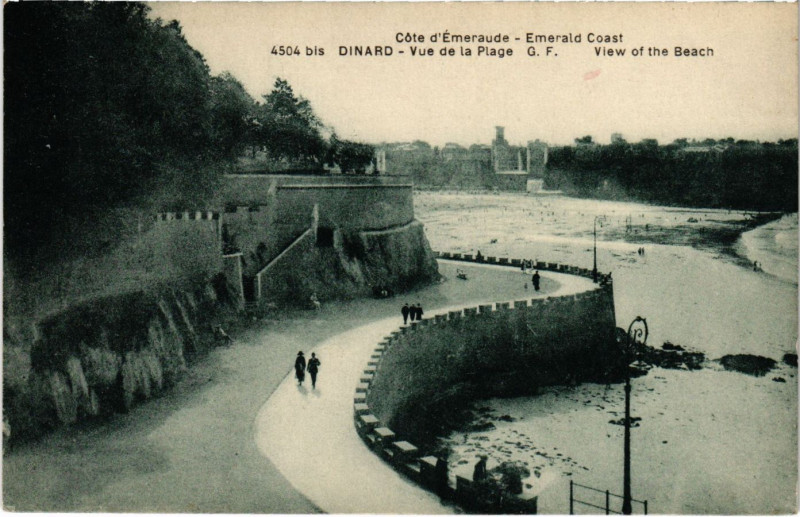 Carte postale ancienne Dinard vue de la Plage à Dinard