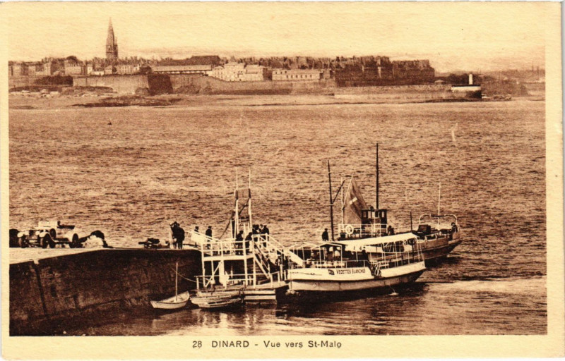 Carte postale ancienne Dinard Vue vers Saint Malo à Dinard