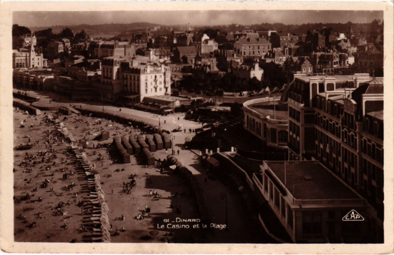 Carte postale ancienne Dinard Le Casino et la Plage à Dinard