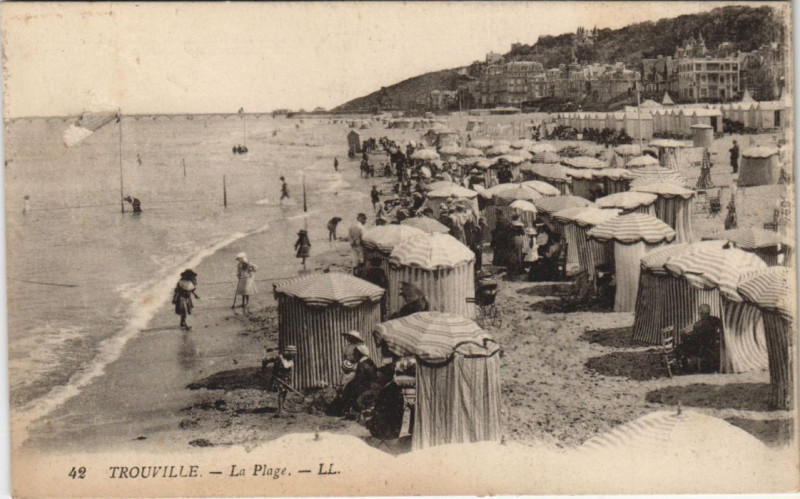 Carte postale ancienne Trouville-sur-Mer La Plage à Trouville-sur-Mer