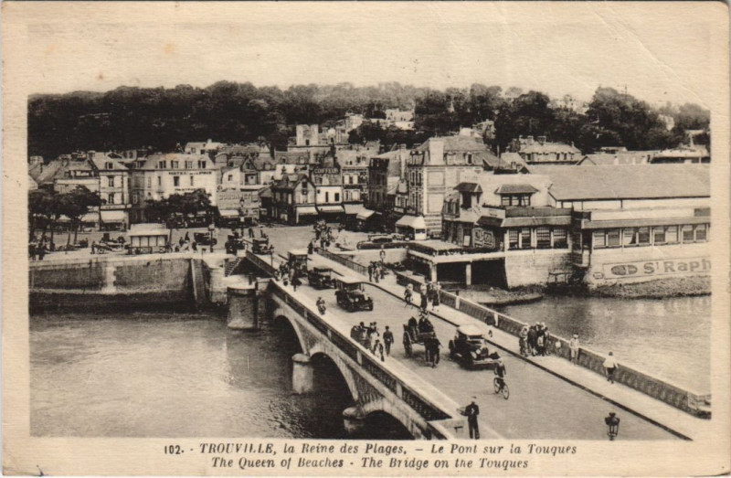 Carte postale ancienne Trouville-sur-Mer Le Pont sur la Touques à Touques