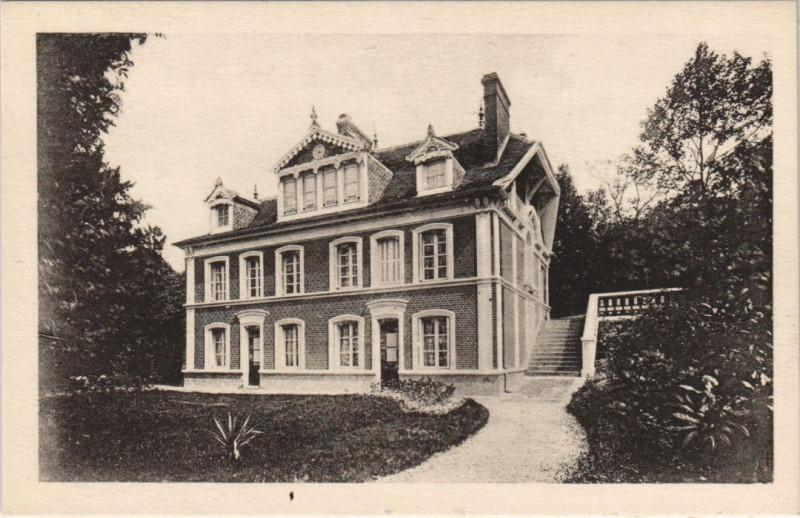 Carte postale ancienne Lisieux Les Buissonnets - Facade et Terrasse à Lisieux