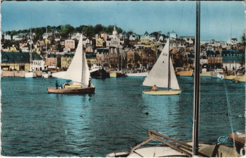 Carte postale ancienne Deauville Trouville-sur-Mer - Le Bassin des Yachts à Deauville