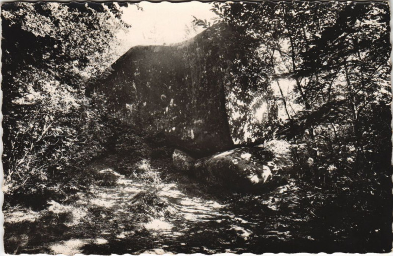 Carte postale ancienne Saint-Sever La Pierre Coupee