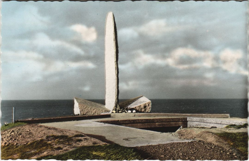 Carte postale ancienne Le Monumnt Americain de la Pointe du Hoc