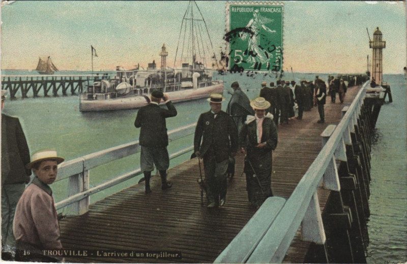 Carte postale ancienne Trouville-sur-Mer L'Arrivee d'un Torpilleur à Trouville-sur-Mer