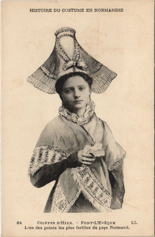 Carte postale ancienne Histoire du Costume en Normandie - Coiffes d'Hier - Pont-l'Eveque