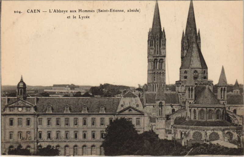 Carte postale ancienne Caen Saint-Etienne - L'Abbaye aux Hommes et le Lycee à Caen