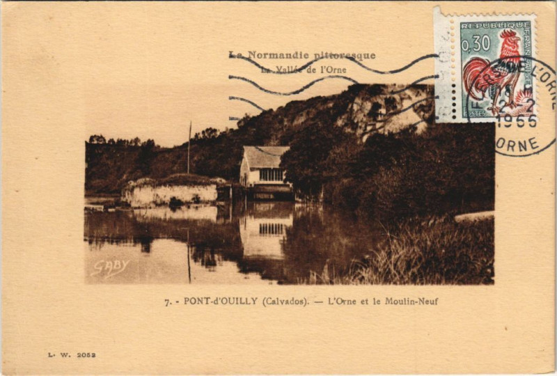Carte postale ancienne Pont-d'Ouilly L'Orne et le Moulin-Neuf à Pont-d'Ouilly
