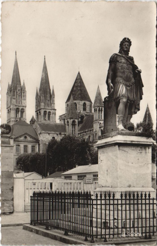 Carte postale ancienne Caen Louis Xiv et l'Abbatiale à Caen