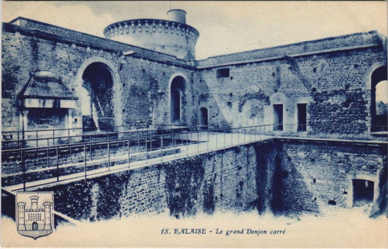 Carte postale ancienne Falaise Le Grand Donjon Carre à Falaise