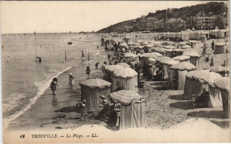 Carte postale ancienne Trouville-sur-Mer La Plage à Trouville-sur-Mer