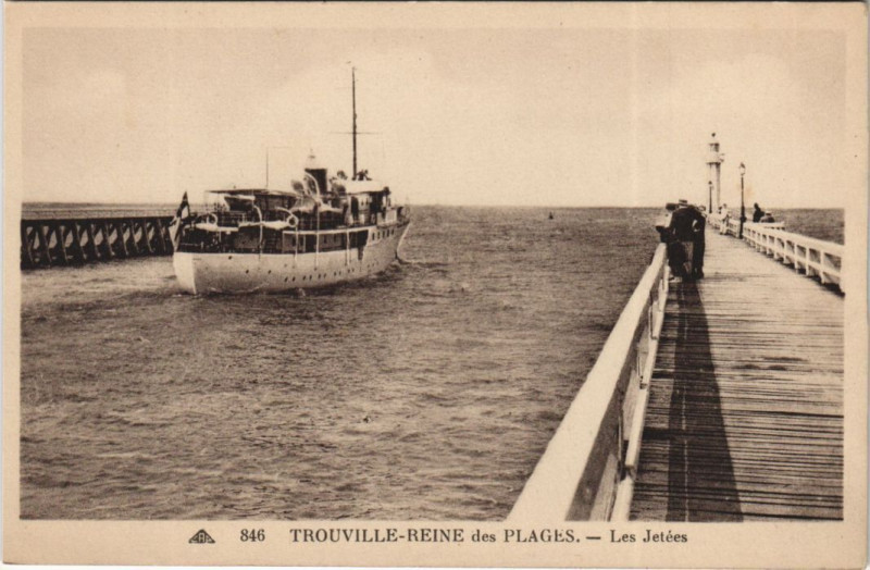 Carte postale ancienne Trouville-sur-Mer Les Jetees à Trouville-sur-Mer