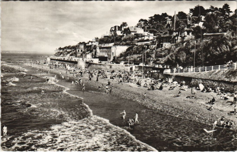 Carte postale ancienne Vierville-sur-Mer La Plage à Vierville-sur-Mer