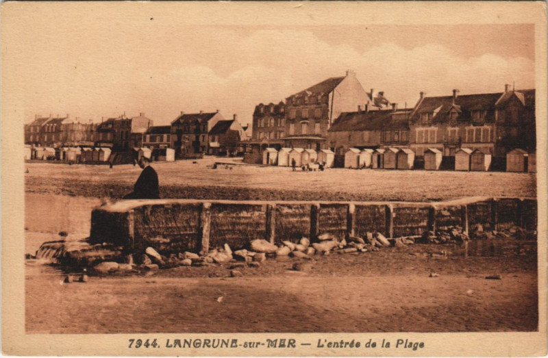 Carte postale ancienne Langrune-sur-Mer L'Entree de la Plage à Langrune-sur-Mer