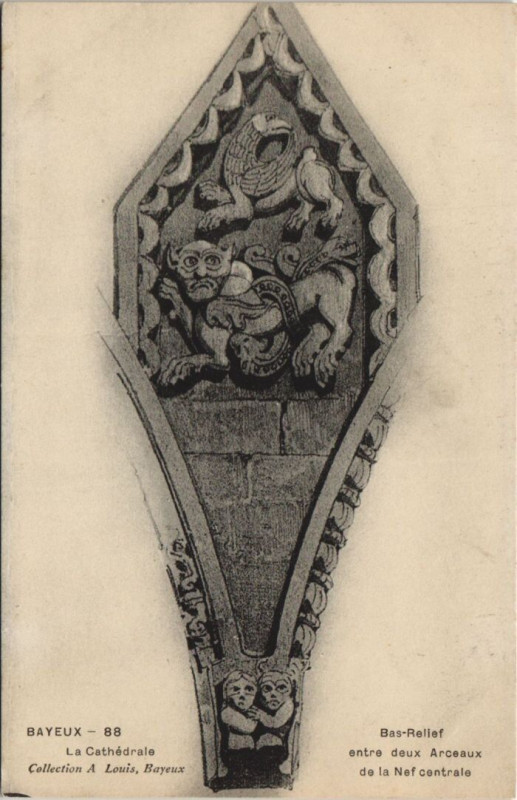 Carte postale ancienne Bayeux La Cathedrale - Bas Relief à Bayeux