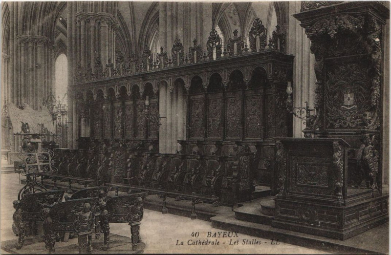 Carte postale ancienne Bayeux La Cathedrale - Les Stalles à Bayeux