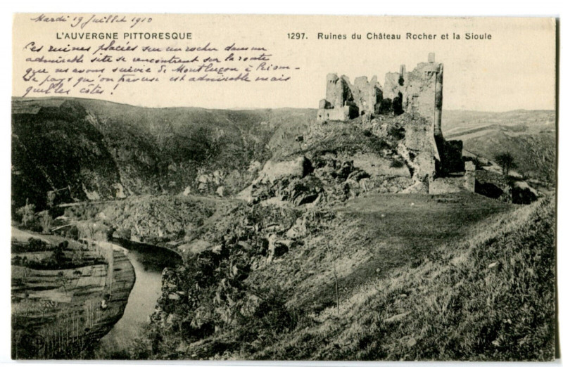 Carte postale ancienne Puy-de-Dôme Ruines du Château Rocher et la Sioule