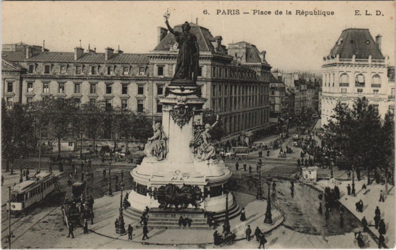 Carte postale ancienne Paris 4e Place de la Republique à Paris 4e