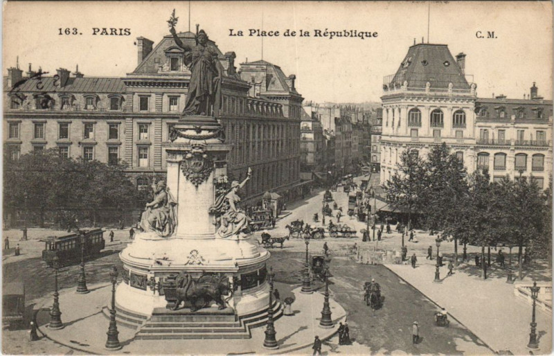 Carte postale ancienne Paris 4e Place de la Republique à Paris 4e