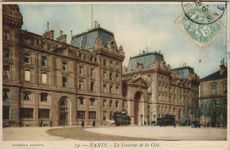 Carte postale ancienne Paris 4e Caserne de la Cite à Paris 4e